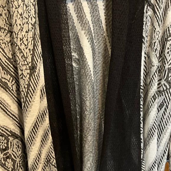 11. WOMENS CHICO’S 3/XL DETAIL TOP - Picture 3 of 5